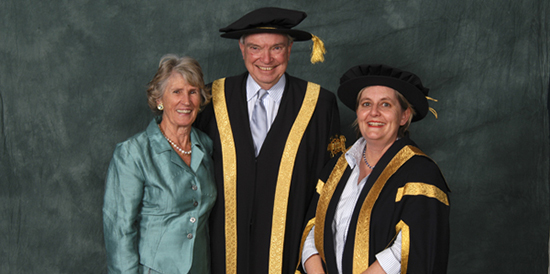 Vale Dr Richard Searby AO QC, Deakin's fourth Chancellor