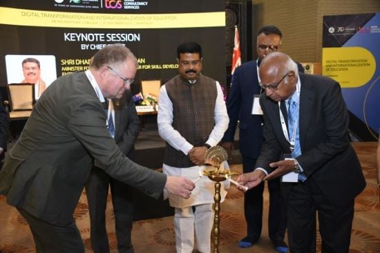 Deakin University Vice-Chancellor announces new Hubs with international universities in India