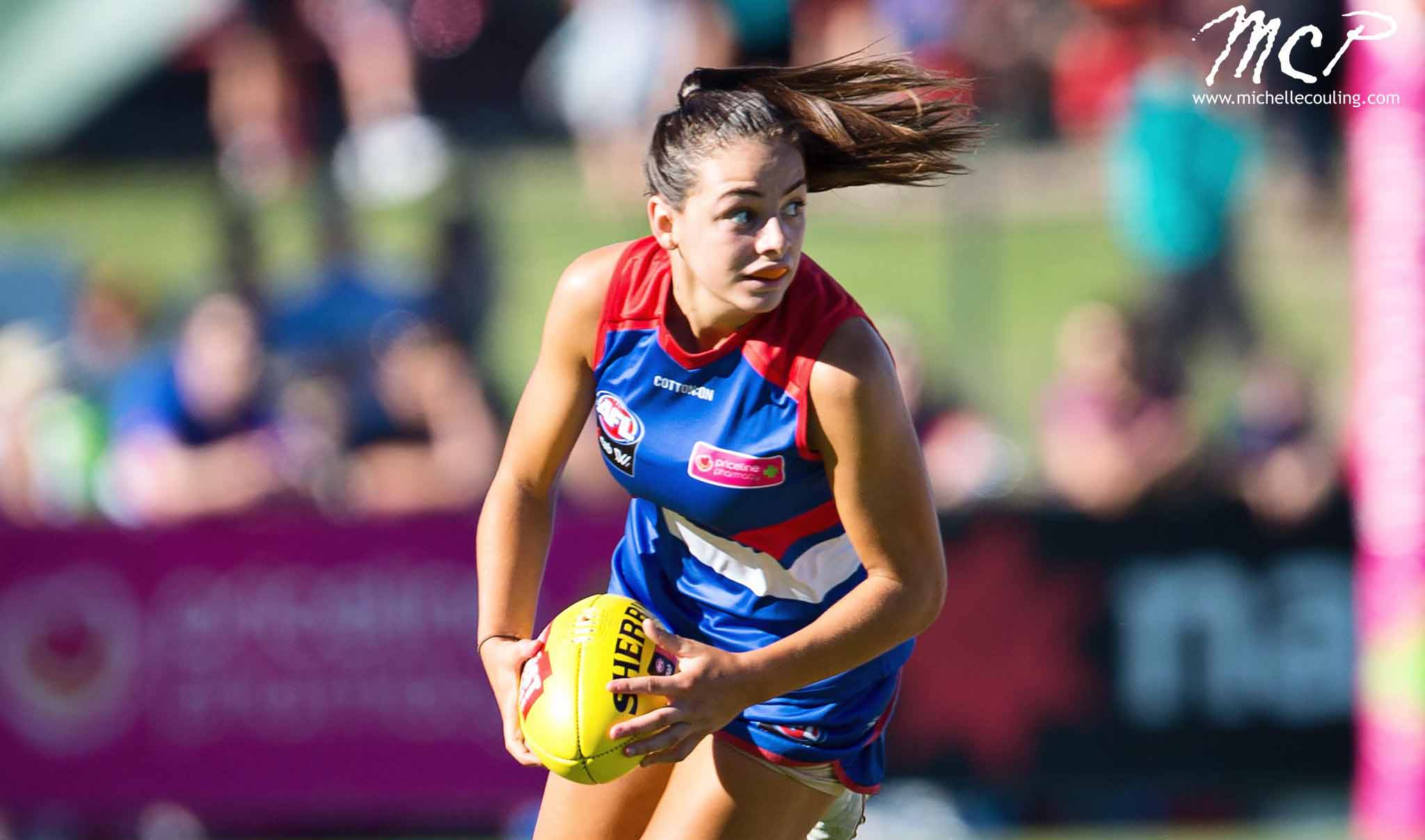 Image of Monique Conti playing AFL