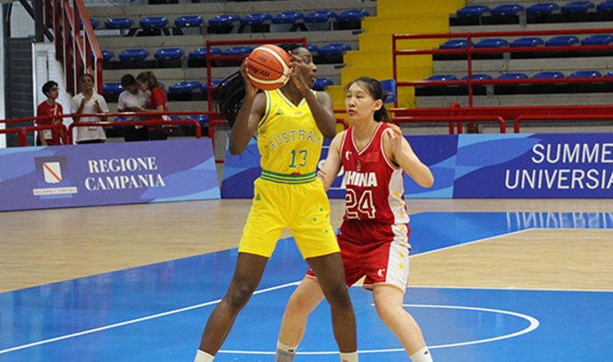 Image of Ezi Magbegor playing basketball