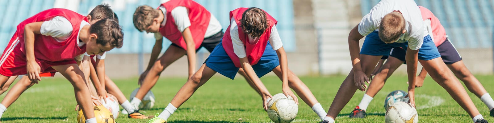 https://www.deakin.edu.au/__data/assets/image/0003/566706/9732_Bachelor-of-Health-and-Physical-Education_Hero.jpg