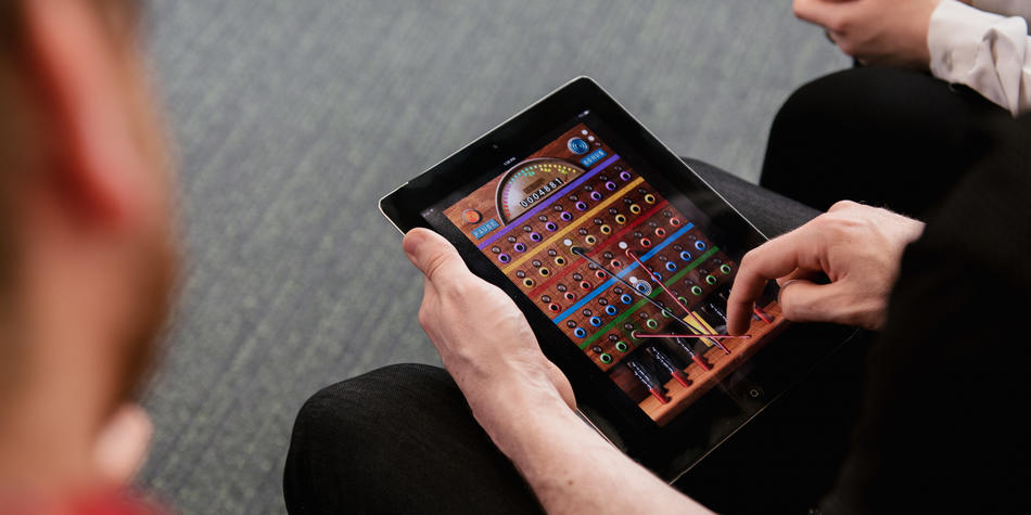https://www.deakin.edu.au/__data/assets/image/0004/2384077/20451_950x475_games-and-application-development.jpg