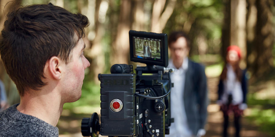 https://www.deakin.edu.au/__data/assets/image/0004/2385652/6313_950x475_film,-television-and-animation.jpg