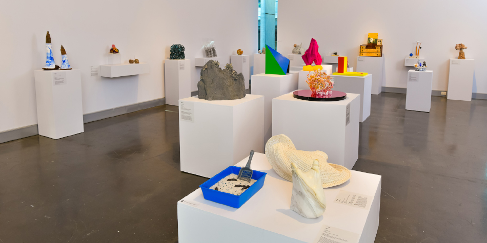 https://www.deakin.edu.au/__data/assets/image/0004/2668891/2023_Deakin_Small_Sculpture_Exhibition_950x475.jpg