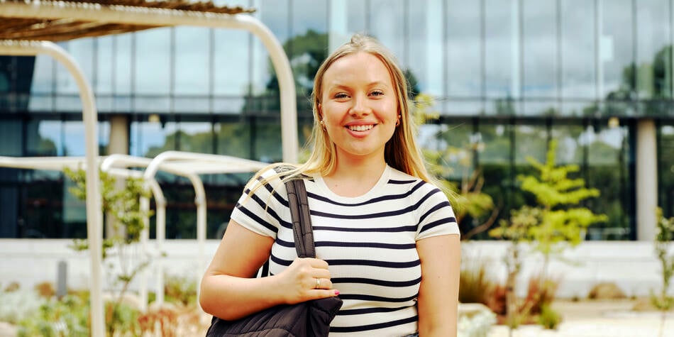 https://www.deakin.edu.au/__data/assets/image/0004/2784757/37311_950x475_deakin-accelerate.jpg