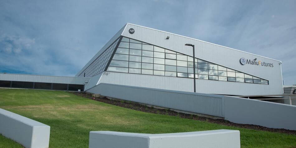 https://www.deakin.edu.au/__data/assets/image/0004/2865370/20943_950x475_external-image-of-manufutures.jpg