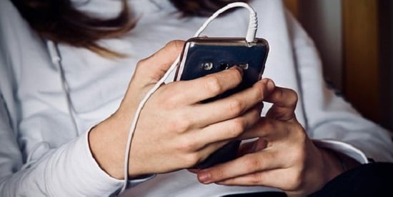 Get off your phone! Deakin researcher studies teen reading habits