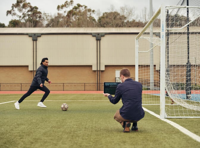 https://www.deakin.edu.au/__data/assets/image/0005/2454962/34253_bachelor-of-exercise-and-sport-science-honours_hero.jpg