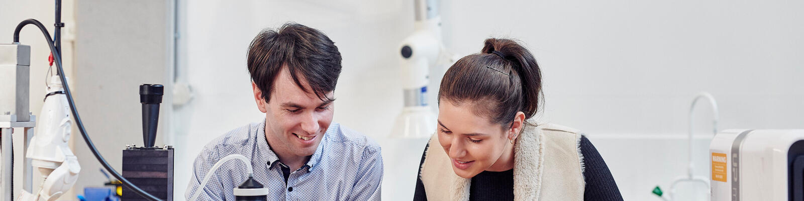 https://www.deakin.edu.au/__data/assets/image/0005/2487992/27011_bachelor-of-engineering-industry-honours-hero.jpg