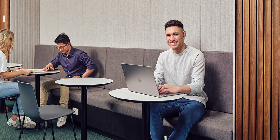 https://www.deakin.edu.au/__data/assets/image/0005/2520635/burwood_sept_pgodws_950x475.jpg