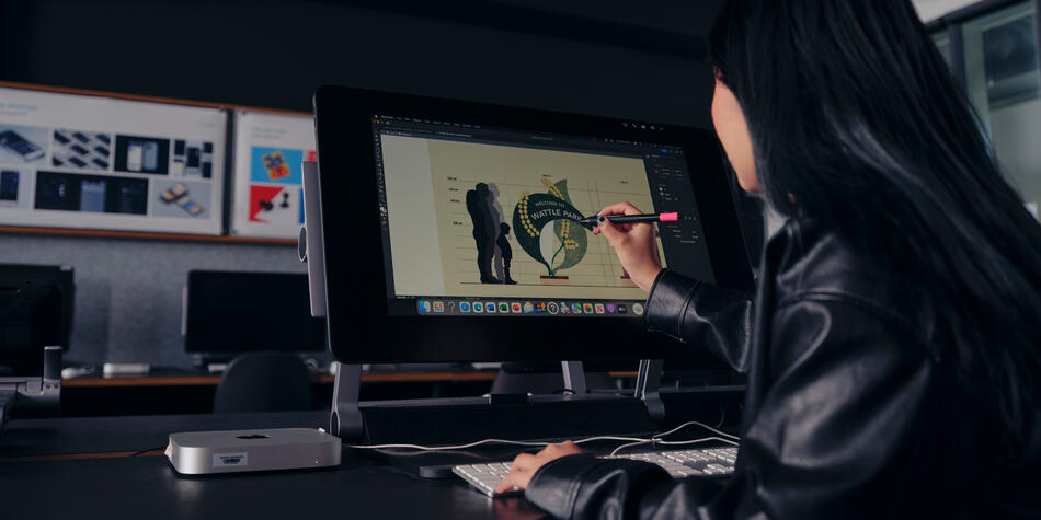 https://www.deakin.edu.au/__data/assets/image/0005/2919353/46980_950x475_deakin_design_student.jpg