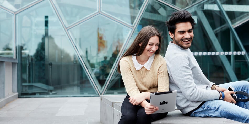 https://www.deakin.edu.au/__data/assets/image/0006/2314077/17328_950x475_deakin_students.jpg