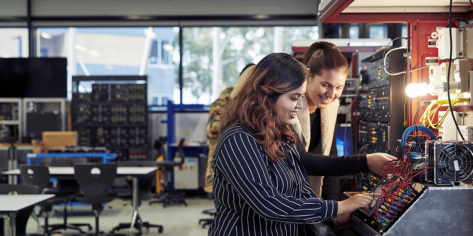 https://www.deakin.edu.au/__data/assets/image/0006/2451219/27019_950x475.jpg