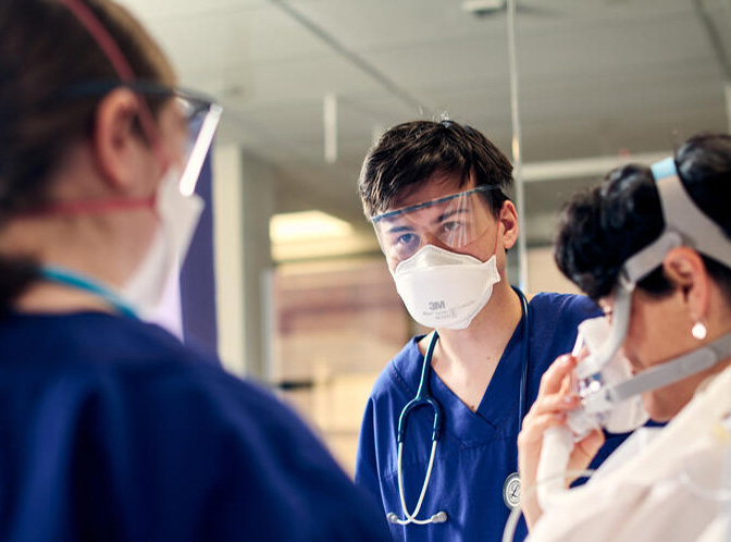 https://www.deakin.edu.au/__data/assets/image/0006/2504634/35285_graduate-certificate-of-critical-care-nursing_hero.jpg