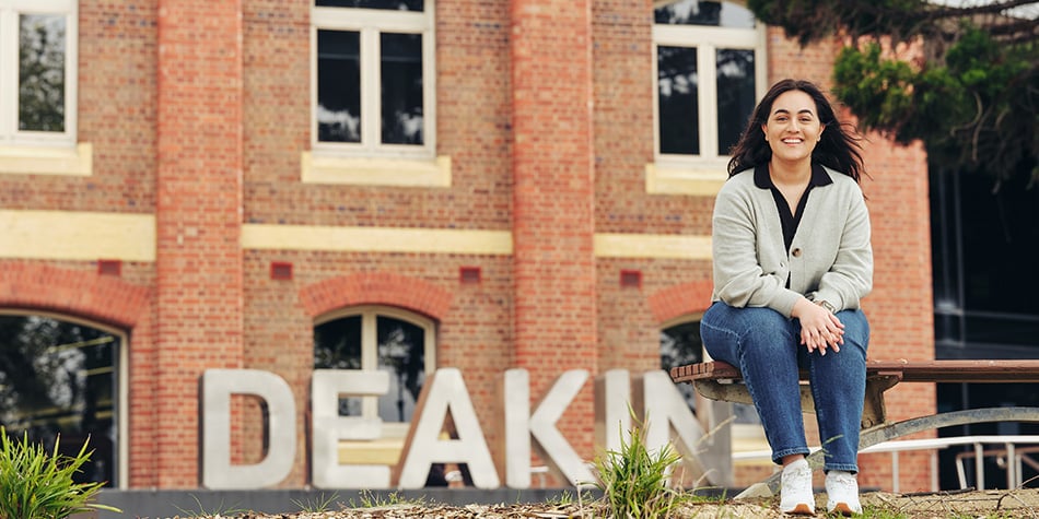 https://www.deakin.edu.au/__data/assets/image/0006/2521896/36898_offer_landscape_950x475.jpg