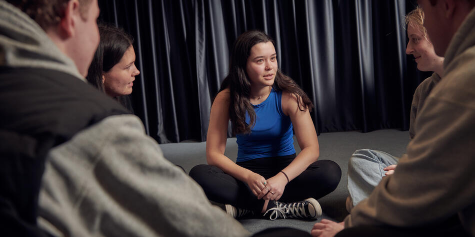 https://www.deakin.edu.au/__data/assets/image/0006/2529375/35223_arts-majors-and-minors_banner_950x475.jpg