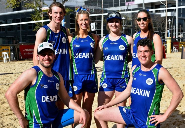 Deakin Dragons beach volleyball team.