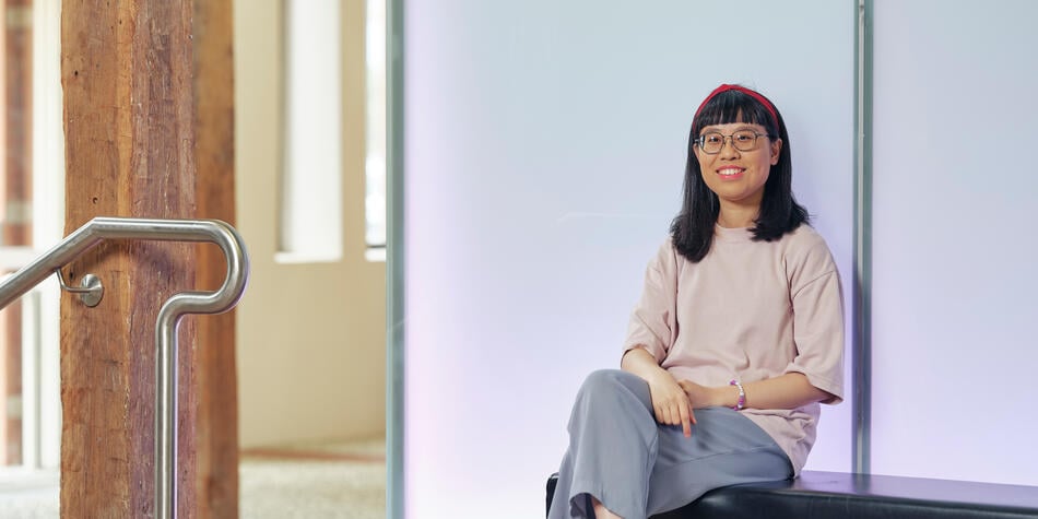 https://www.deakin.edu.au/__data/assets/image/0006/2569326/36869_950x475_associate-degree.jpg