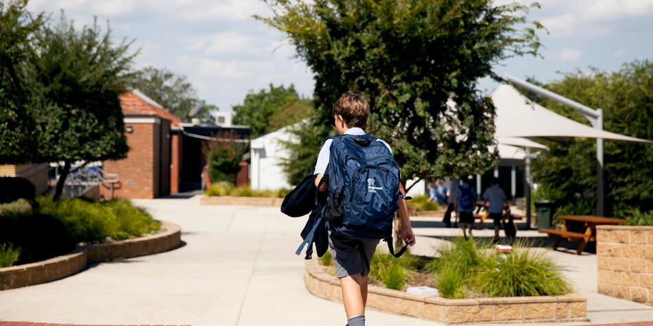 https://www.deakin.edu.au/__data/assets/image/0006/2677902/1827_deakin_kingswood_4224_PRINT-1.jpg