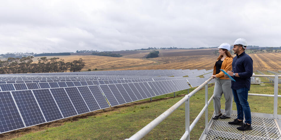 https://www.deakin.edu.au/__data/assets/image/0006/2809662/42448_SEBE-PS-12121.jpg