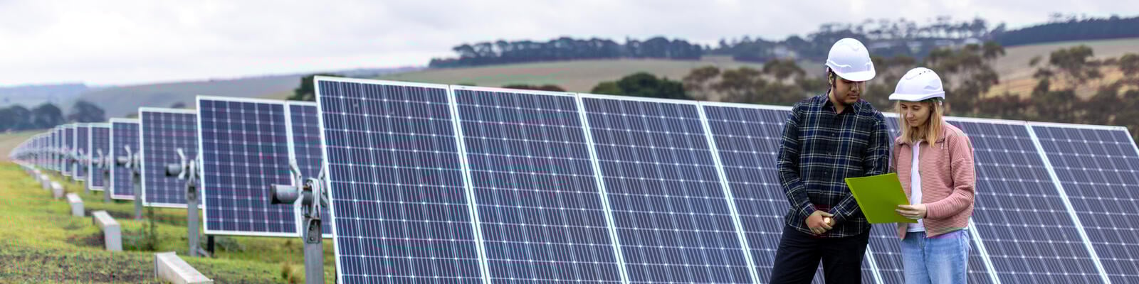 https://www.deakin.edu.au/__data/assets/image/0006/2892651/42481_1600x475_engineer-solar-grid.jpg