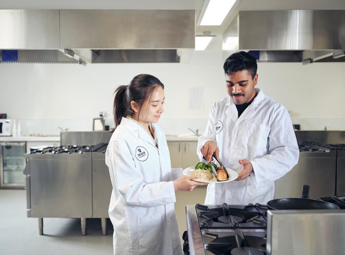 https://www.deakin.edu.au/__data/assets/image/0007/2456782/34544_master-of-nutrition-and-population-health_hero.jpg