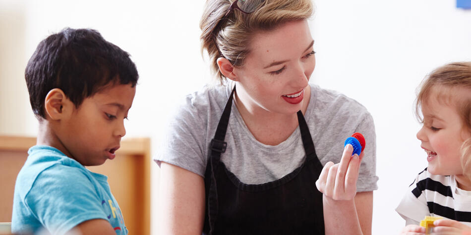 https://www.deakin.edu.au/__data/assets/image/0007/2593897/9058_Deakin_Childcare_HR_004.jpg