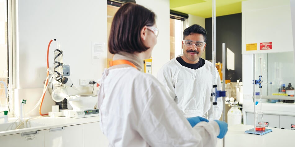 https://www.deakin.edu.au/__data/assets/image/0007/2767804/5430096dbaa73dc6e88f66069f5e86a79d43c7de.jpg