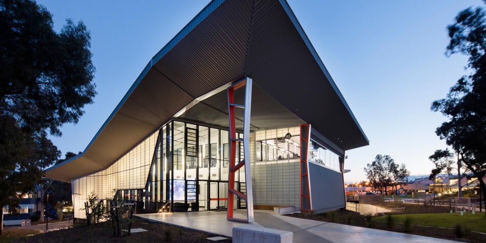 https://www.deakin.edu.au/__data/assets/image/0007/2777875/11477_GPSdeakin0815_0566.jpg
