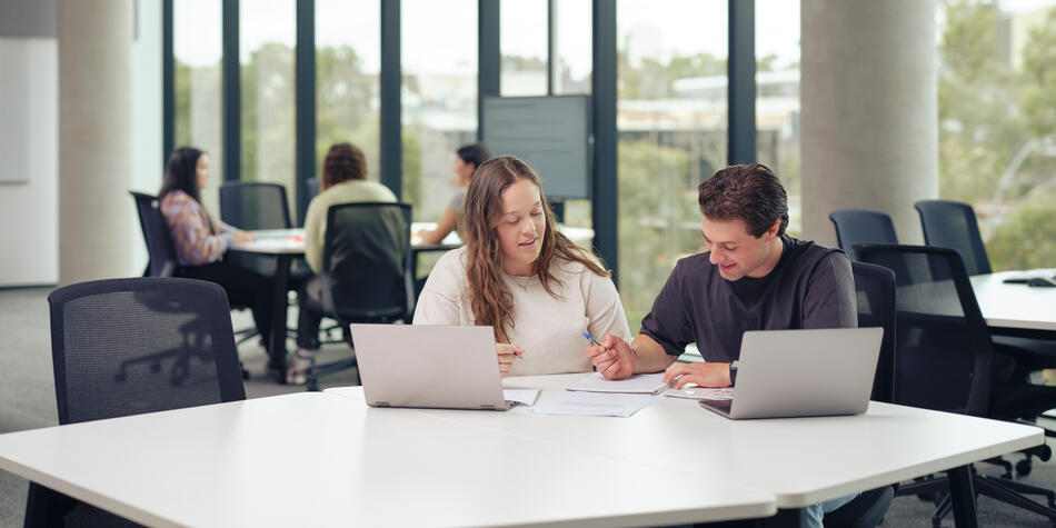 https://www.deakin.edu.au/__data/assets/image/0007/2913496/44895_950x475_deakin_students.jpg