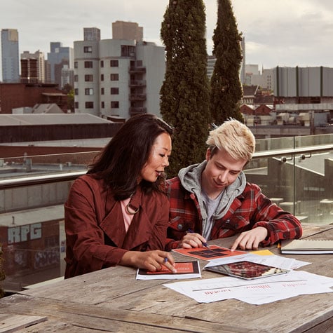 https://www.deakin.edu.au/__data/assets/image/0007/555991/23554_Bachelor-of-Communication-Honours_hero.jpg