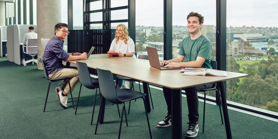 https://www.deakin.edu.au/__data/assets/image/0008/2592215/36973_950x475_deakin_scholarship_students.jpg