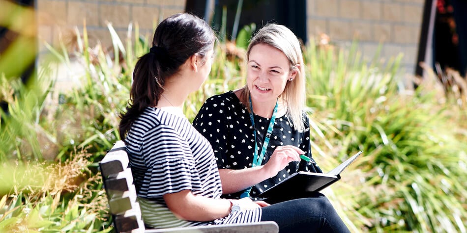 https://www.deakin.edu.au/__data/assets/image/0008/2766923/21007_Deakin-Health-Placements-Finals_Simon-Shiff_0-33_FULLSIZE-JPEG-300DPI-ADOBE-RGB-5MB.jpg