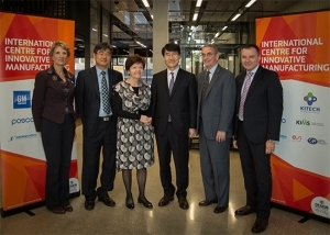 Deakin University Deputy Vice-Chancellor (Research) Professor Lee Astheimer; Professor Jeong Yoon (Director of ICIM); Deakin University Vice-Chancellor Professor Jane den Hollander; Mr Hongju JO, Consul-General of the Republic of Korea, Melbourne; Dr Thoma