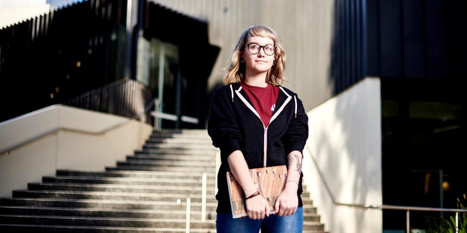 https://www.deakin.edu.au/__data/assets/image/0009/2432691/27278_950x475.jpeg