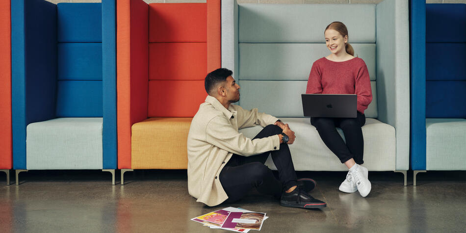 https://www.deakin.edu.au/__data/assets/image/0009/2867571/36768_950x475_students_in_library.jpg