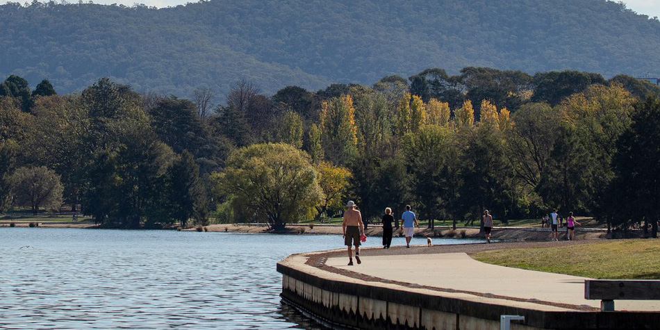 https://www.deakin.edu.au/__data/assets/image/0009/2913498/46808_950x475_canberra_lake.jpg
