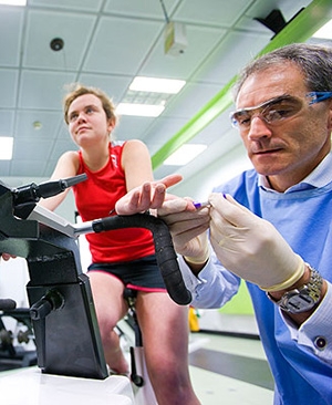 Co-Director of the Centre for Sport Research, Associate Professor Paul Gastin, with Margie Conley, hockey player and Deakin graduate, assessing cycling performance and work heart rate/lactate profile during incremental exercise.
