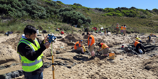 Walk with the dinosaurs thanks to Deakin virtual reality project