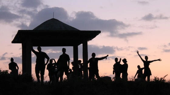 Deakin students at sunrise on global placement.
