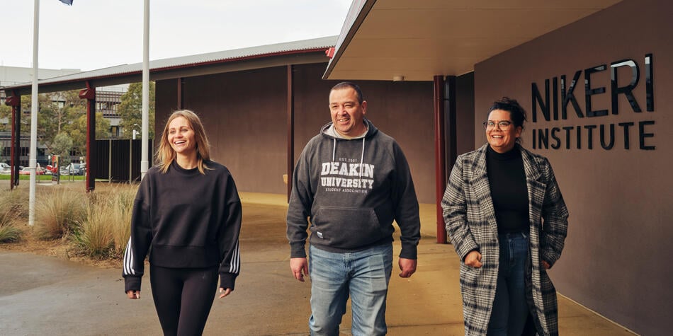 https://www.deakin.edu.au/__data/assets/image/0010/2571598/34701_950x475_Indigenous-students-history.jpg