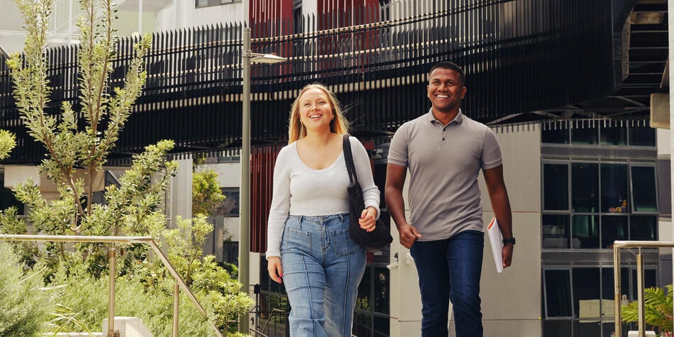 https://www.deakin.edu.au/__data/assets/image/0010/2591758/37282_950x475_deakin_students.jpg