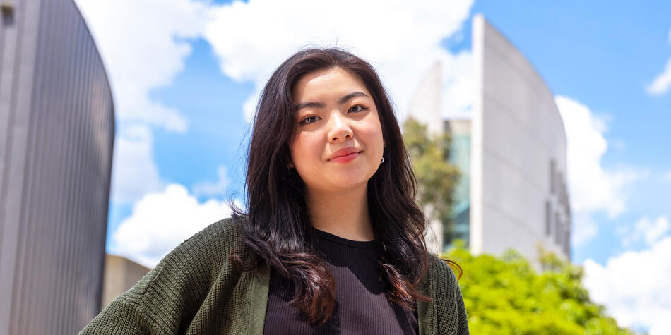 https://www.deakin.edu.au/__data/assets/image/0010/2759041/36346_950x475_deakin_student_scholarship.jpg
