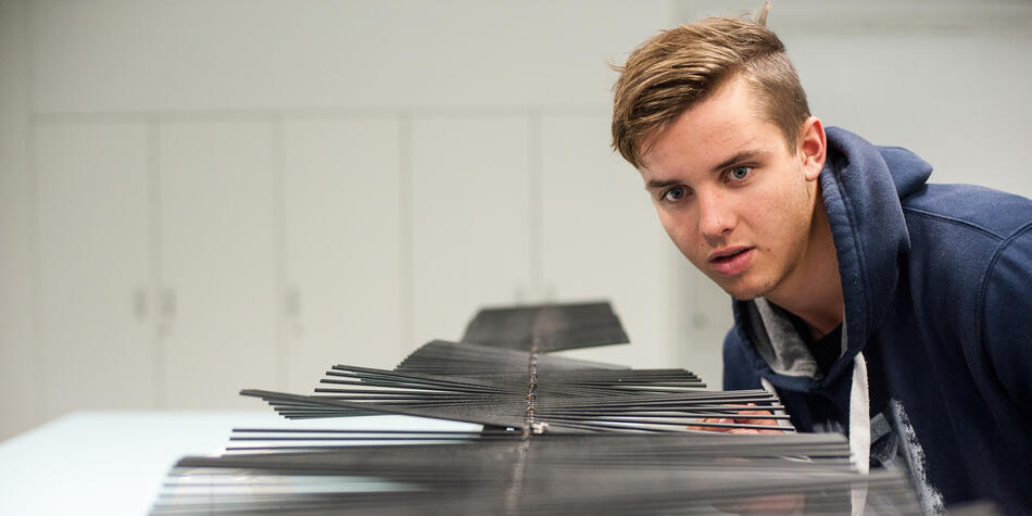 https://www.deakin.edu.au/__data/assets/image/0010/2776096/2301_950475_structural-engineering-labs-banner.jpg