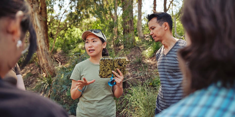 https://www.deakin.edu.au/__data/assets/image/0010/2781775/35517_950x475_Science-Comms-banner.jpg