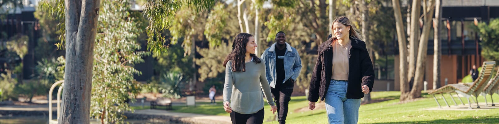 https://www.deakin.edu.au/__data/assets/image/0010/2818594/36806_1600x440_people-walking-outside.jpg
