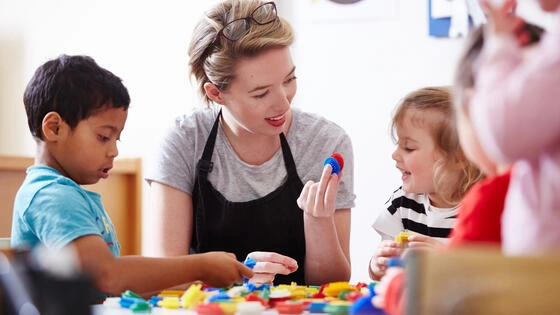 Deakin master of teaching early childhood talks to kids in a classroom setting.