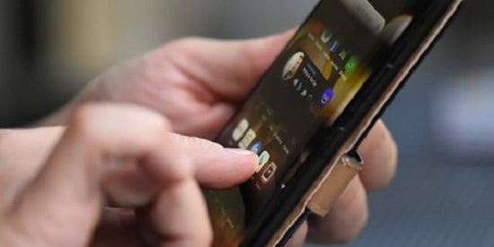 Deakin study finds mobile phone spyware a threat to privacy laws