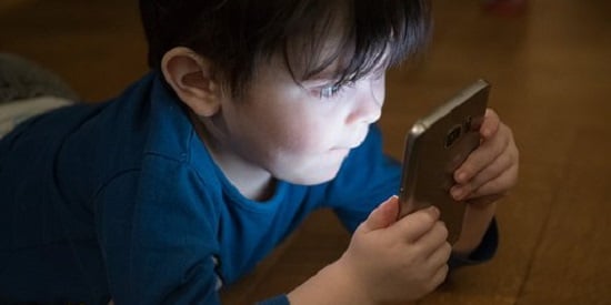 Kids and smartphones: a warning for parents about harmful impacts