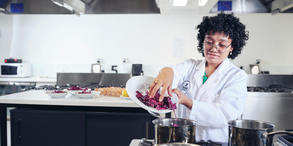 https://www.deakin.edu.au/__data/assets/image/0011/2520983/34518_950x475_human-nutrition.jpg